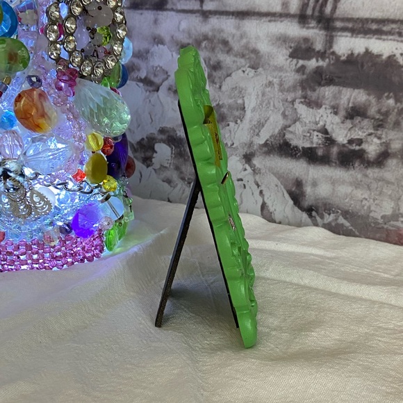 New! Green Framed Ring Display Holder Decor - Picture 2 of 5